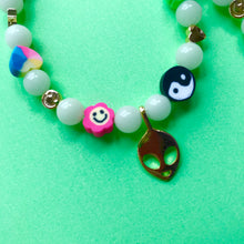 Load image into Gallery viewer, 90&#39;S Core Glow in the Dark Pearl Necklace